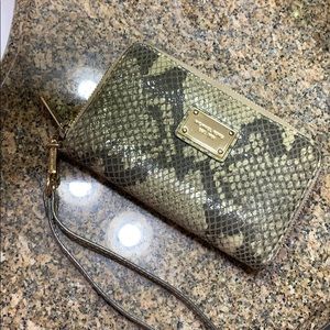 Micheal Kors wristlet bag